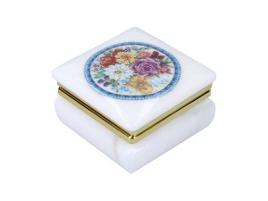 Kasetka alabastrowa kwadratowa 6x6cm (w pudełku)