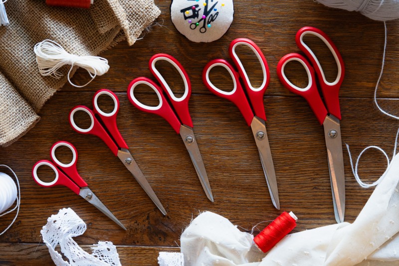 Nożyczki uniwersalne czerwone 19,5 cm