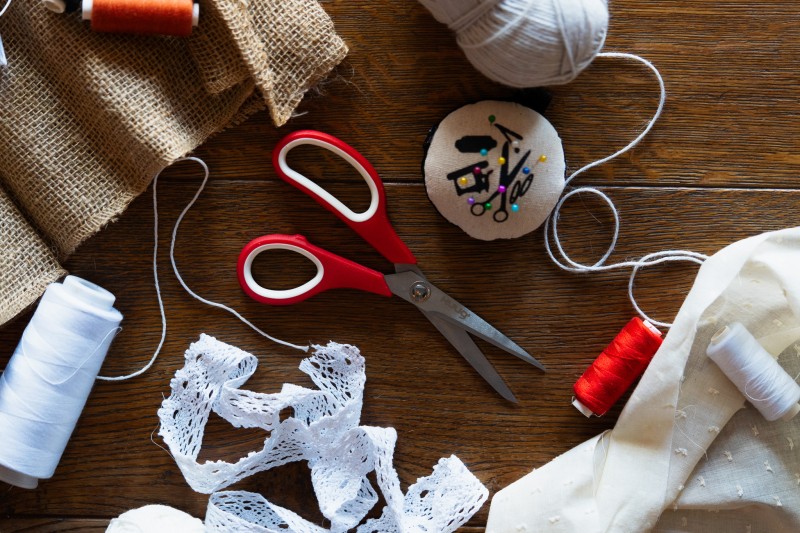 Nożyczki uniwersalne czerwone 19,5 cm