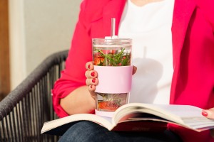 Kubek termiczny szklany ze słomką 600 ml różowy Fuori 30411