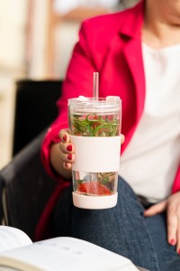 Kubek termiczny szklany ze słomką 600 ml różowy Fuori 30411