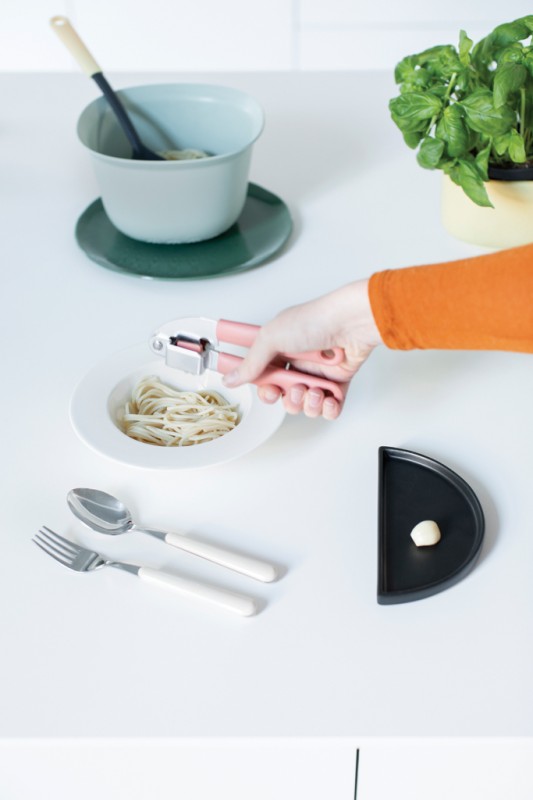 Wyciskacz do czosnku Tasty+ różowy 121845