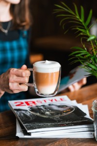 Komplet 2 filiżanek ze spodkami z podwójną ścianką 250ml Amo, szkło