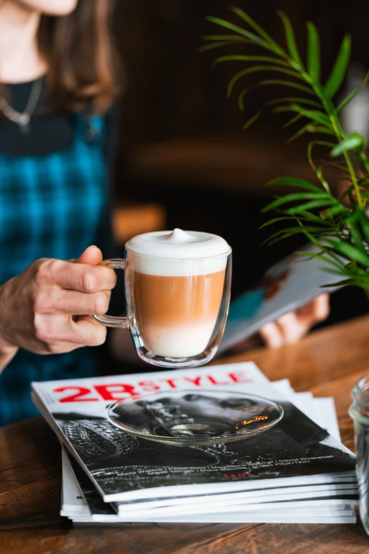 Komplet 2 filiżanek ze spodkami z podwójną ścianką 250ml Amo, szkło