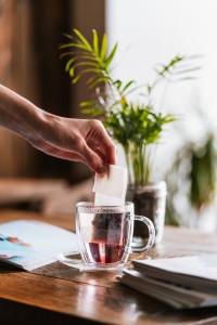 Komplet 2 filiżanek ze spodkami z podwójną ścianką 250ml Amo, szkło