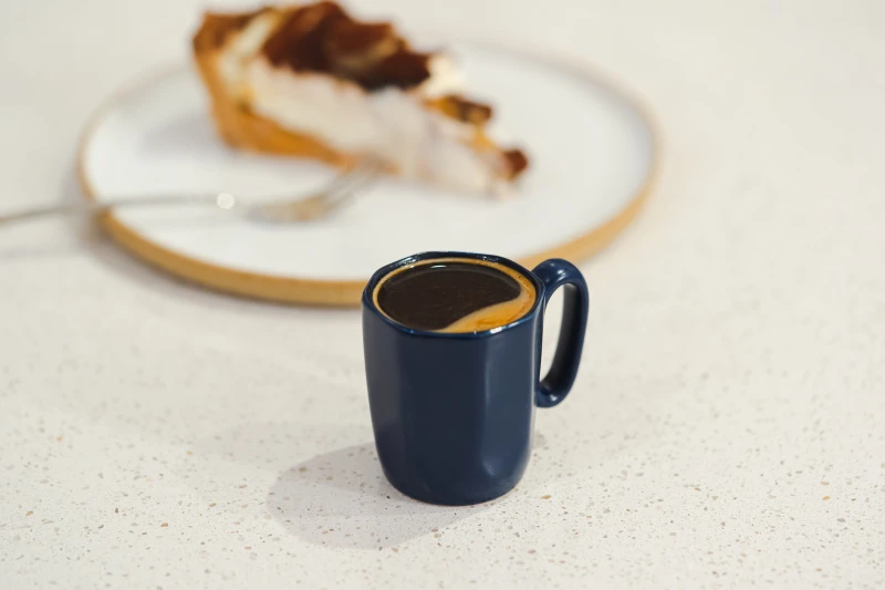 Dwa kubki ceramiczne z uszkiem 80 ml Fuori granatowe