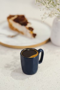 Dwa kubki ceramiczne z uszkiem 80 ml Fuori granatowe
