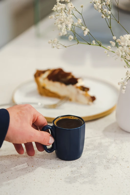 Dwa kubki ceramiczne z uszkiem 80 ml Fuori granatowe