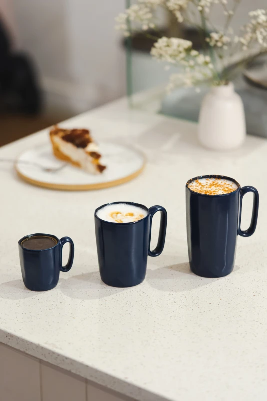 Dwa kubki ceramiczne z uszkiem 80 ml Fuori granatowe
