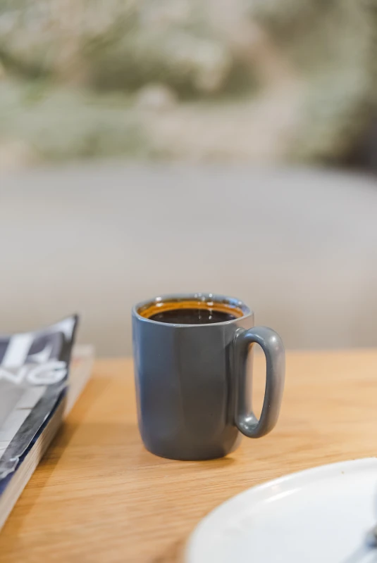 Dwa kubki ceramiczne z uszkiem 80 ml Fuori szare