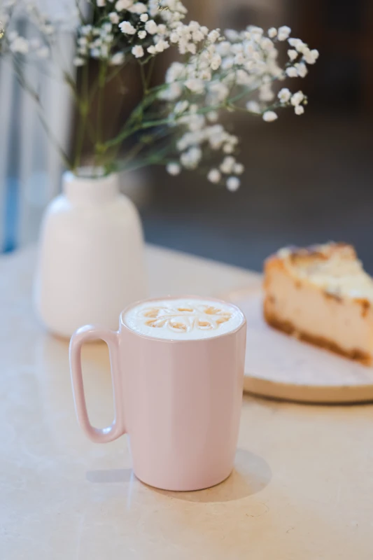 Dwa kubki ceramiczne z uszkiem 250 ml Fuori rożowe