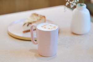 Dwa kubki ceramiczne z uszkiem 250 ml Fuori rożowe