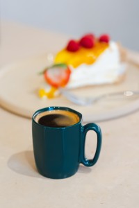 Dwa kubki ceramiczne z uszkiem 80 ml Fuori zielone