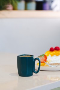 Dwa kubki ceramiczne z uszkiem 80 ml Fuori zielone