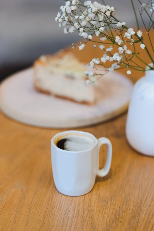 Dwa kubki ceramiczne z uszkiem 80 ml Fuori białe