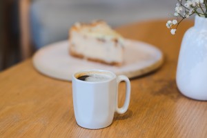 Dwa kubki ceramiczne z uszkiem 80 ml Fuori białe