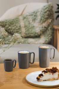 Dwa kubki ceramiczne z uszkiem 250 ml Fuori szare
