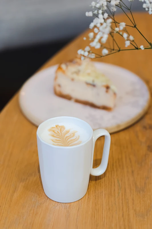 Dwa kubki ceramiczne z uszkiem 250 ml Fuori białe