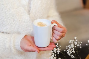 Dwa kubki ceramiczne z uszkiem 250 ml Fuori białe