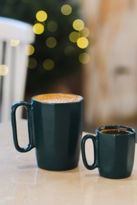 Dwa kubki ceramiczne z uszkiem 250 ml Fuori zielone