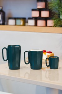 Dwa kubki ceramiczne z uszkiem 250 ml Fuori zielone