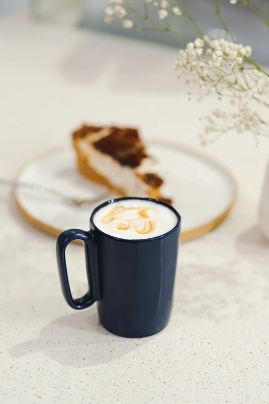 Dwa kubki ceramiczne z uszkiem 250 ml Fuori granatowe