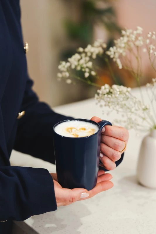Dwa kubki ceramiczne z uszkiem 250 ml Fuori granatowe
