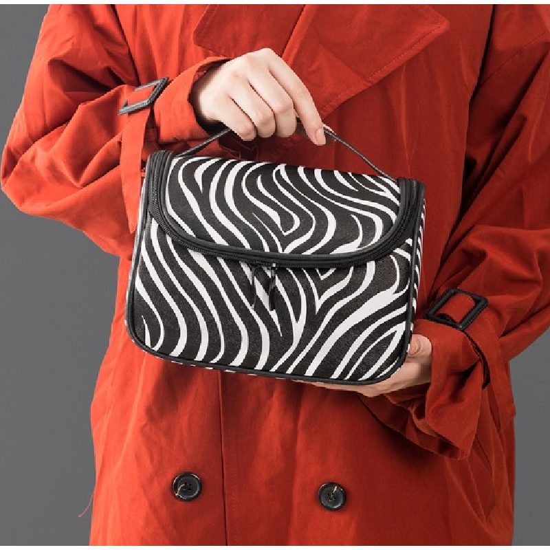 Kosmetyczka rozkładana kuferek zebra K76