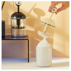 Pojemnik do spieniania kosmetyków, elegancka biel