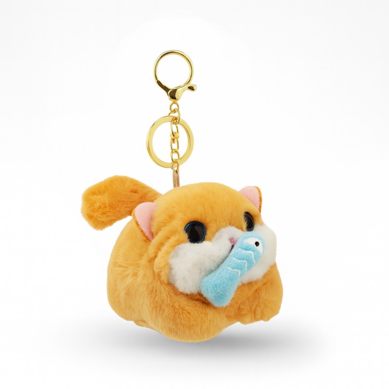 Brelok do kluczy - Kot łapiący rybę z kręconym ogonkiem, kremowy