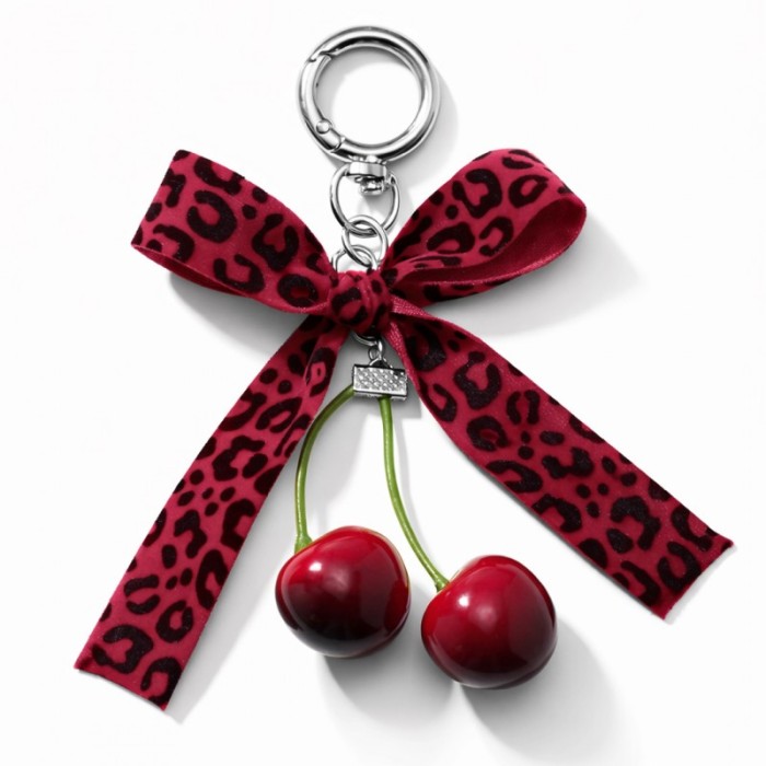 Brelok do kluczy KOKARDA w panterkę i WISIENKI bordowe
