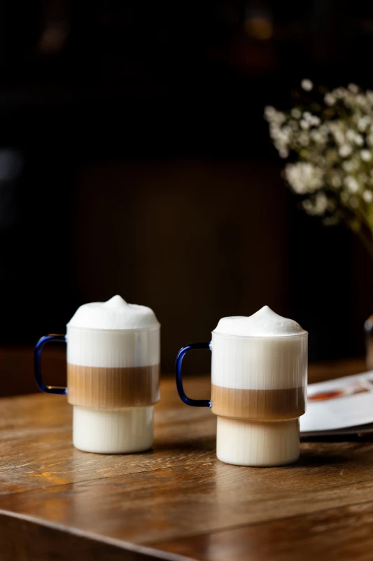 Dwie szklanki ryflowane z niebieskim uchem 350ml Livio 1791