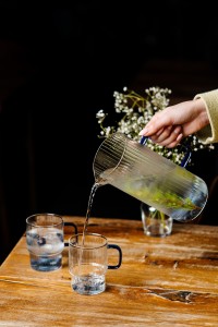 Dwie szklanki ryflowane z niebieskim uchem 350ml Livio 1791