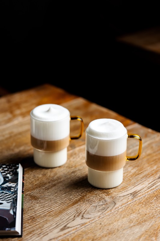 Dwie szklanki ryflowane z żółtym uchem 350ml Livio 1838