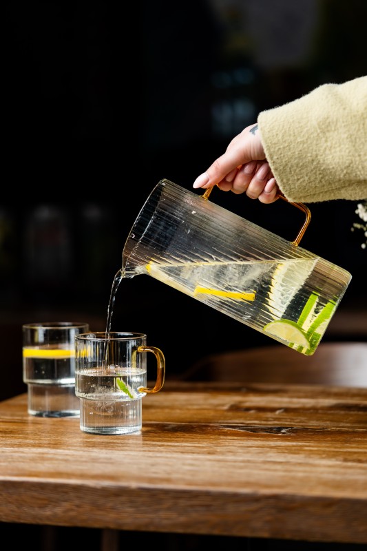 Dwie szklanki ryflowane z żółtym uchem 350ml Livio 1838