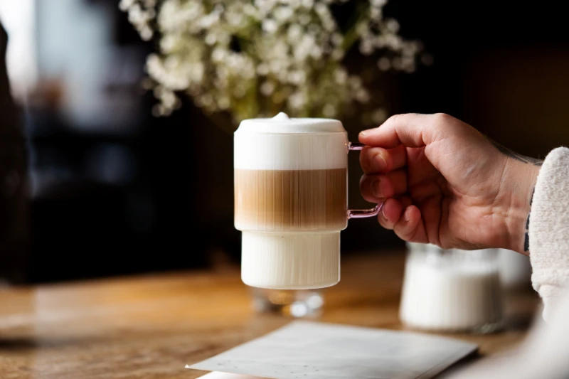 Dwie szklanki ryflowane z szarym uchem 350ml Livio 1814