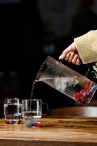 Dwie szklanki ryflowane z szarym uchem 350ml Livio 1814