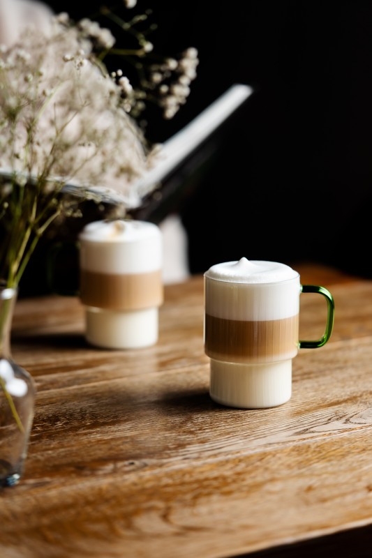 Dwie szklanki ryflowane z zielonym uchem 350ml Livio 1807