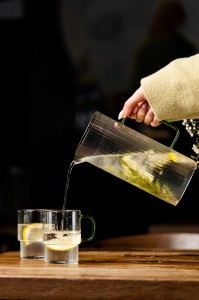 Dwie szklanki ryflowane z zielonym uchem 350ml Livio 1807