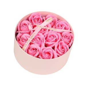 Bukiet zapachowych kwiatów mydlanych w ozdobnym pudełku, różowe róże BUK26R