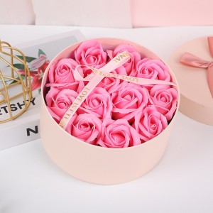 Bukiet zapachowych kwiatów mydlanych w ozdobnym pudełku, różowe róże BUK26R