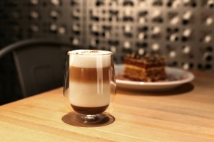 Vialli Design- Szklanka z podwójną ścianką Amo 400 ml 20252