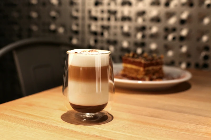 Vialli Design- Szklanka z podwójną ścianką Amo 400 ml 20252