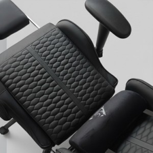 Fotel gamingowy obrotowy EvoChair z masażerem i regulowanymi podłokietnikami KO45CZ