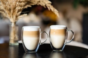Vialli Design, komplet 2 szklanek wysokich z podwójną ścianką i uszkiem Noa 360 ml 29774