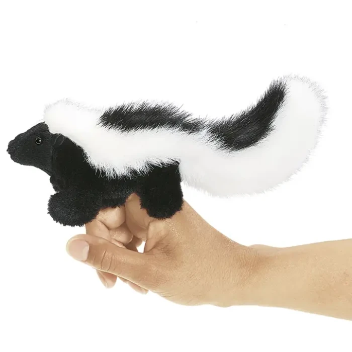 pacynka folkmanis skunks.webp