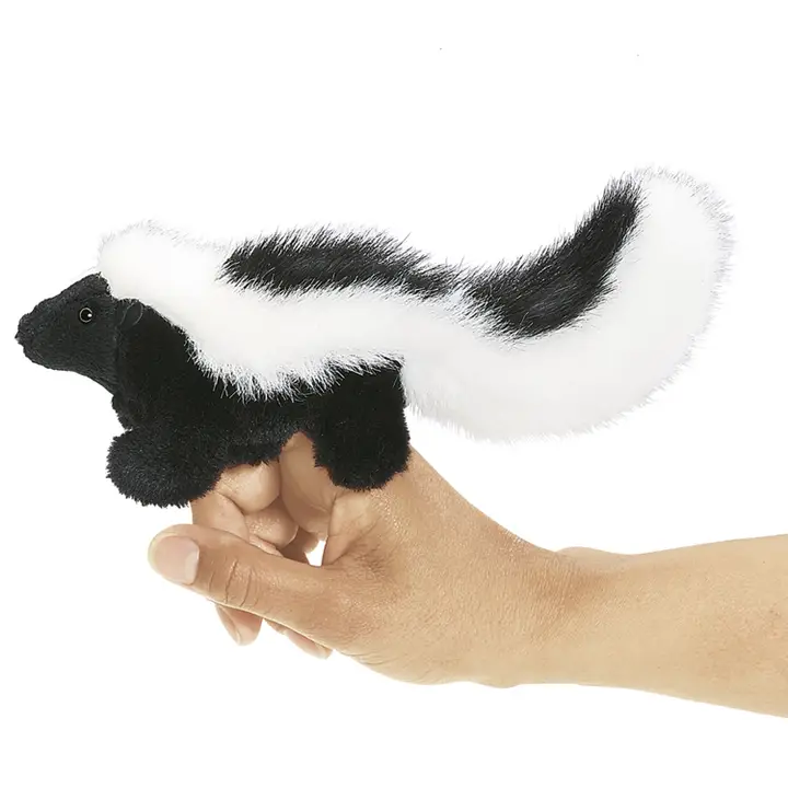 pacynka folkmanis skunks.webp