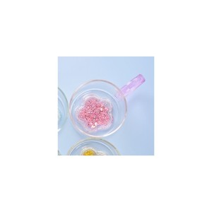 Szklanka termiczna z brokatowtym kwiatkiem w środku 250 ml - SZK143