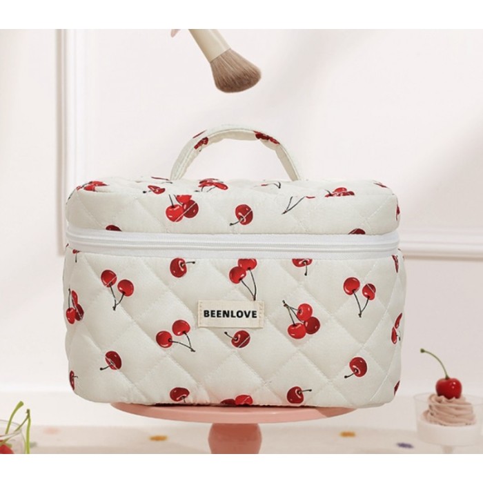 Kosmetyczka damska pikowana kuferek w wisienki 17 x 17 x 25,5cm KS123