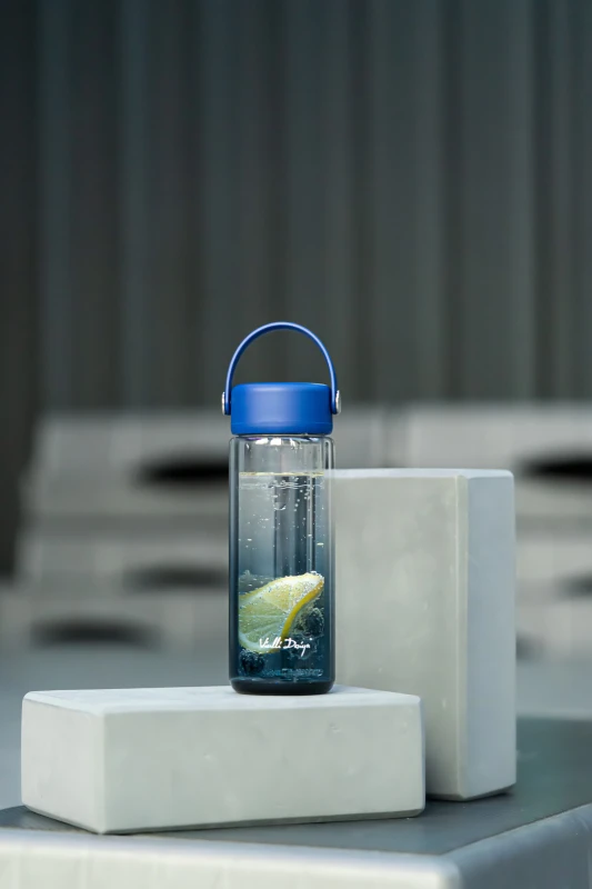 Vialli Design, Butelka z podwójną ścianką i zaparzaczem Fuori 350 ml granatowa 30183